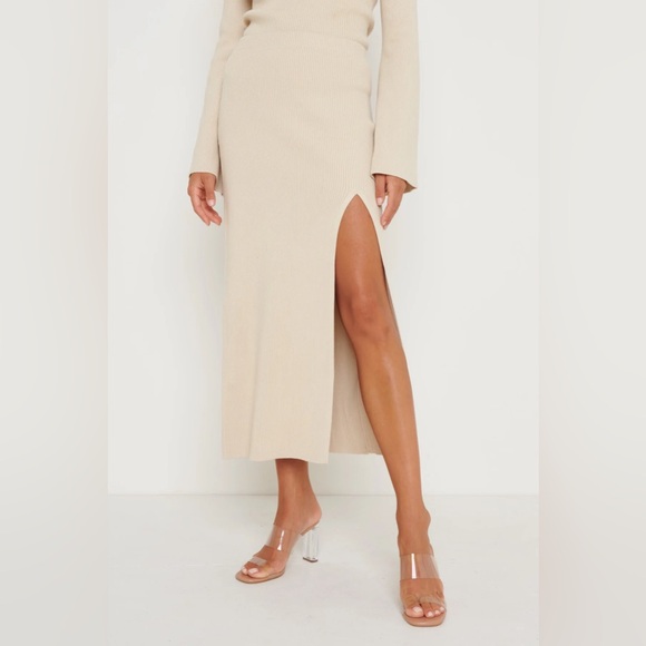 Blythe maxi skirt Pretty Lavish - Picture 2 of 6